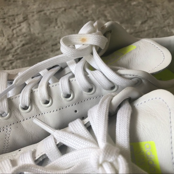 Like new 9/10 Adidas Rare Limited edition mens Neon lime Stan Smiths in SZ 8.5!! - Picture 4 of 10